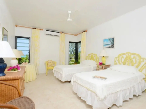 Oceanfront Elegance: Lovely Home With Views