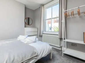 Modern and Stylish 2 Bedroom House in Brighton