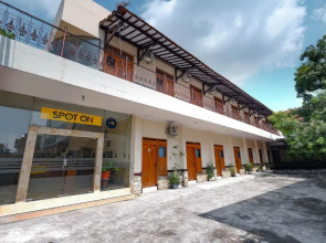 SPOT ON 2011 Hotel Mekar Sari