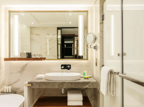 Le Meridien Dubai Hotel & Conference Centre