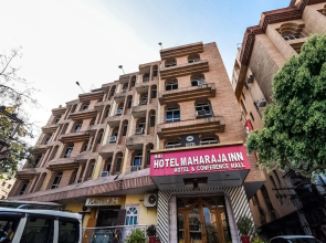 OYO 11732 Maharaja Inn