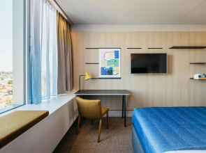 Rosen Inn, closest to Universal