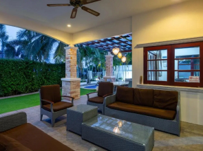 Spacious 3 bedroom villa with private pool and jacuzzi