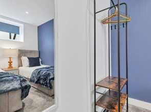 Right On : Bright On Apartment 1G | By My Getaways