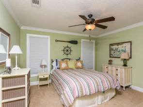 1067 College by Hodnett Cooper