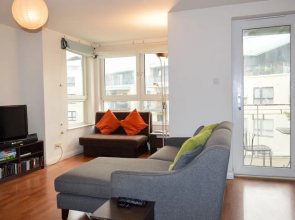 Modern 1 Bedroom Apartment With Balcony