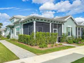 3 Mi to Naples Beach! Couple's Resort Getaway