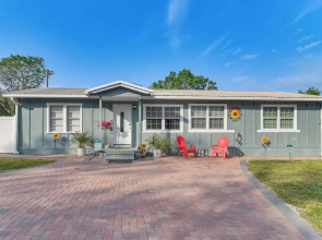 6 Mi to Busch Gardens: Family & Pet Friendly Home