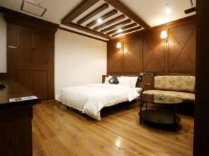 Отель The George Hotel