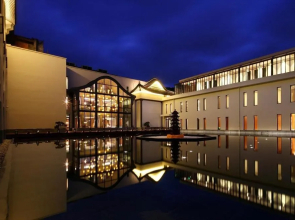 Ruyi Ge Putongshan International Buddhism Culture Communication Center