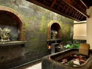 Курорт Komaneka at Tanggayuda