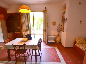 Casa unifamiliar con jard n privado