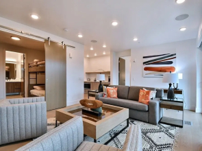 3br/3ba Modern In Canyons Village 3 Bedroom Condo by Redawning