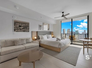 Sky High Stay Sleek Studio in Miami