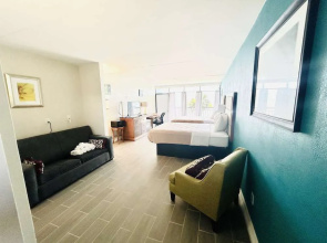 Summerwind Oceanfront Hotel