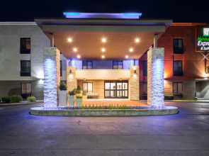 Holiday Inn Express and Suites Albany Airport- Wolf Road by IHG