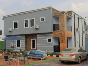 De-Lexis Hotel & Suites