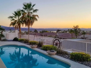 Sunny Snowbird's Retreat w/ Lake Havasu Views!