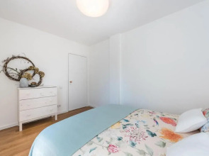 GuestReady - Orange Basket Flat