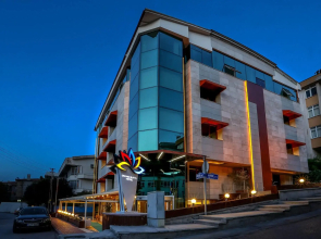 Grand Nora Hotel