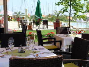 Hotel Golden Lake Resort