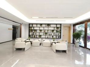 Qingmu Platinum Hotel (Jintan Wuyue Plaza)