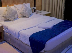 OYO 1118 Sharjah Plaza Hotel