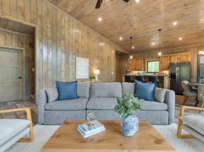 Luxe Cabin w/ Hot Tub, Views & Game Room Sleeps 10 Do Good Holler by Avantstay