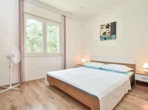 Stunning Home in Srinjine With Wifi and 4 Bedrooms