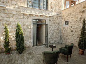 Abra Stone House