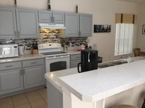 Cumbrian Lakes- Pool home, 2 Masters, game room, Kissimmee, US