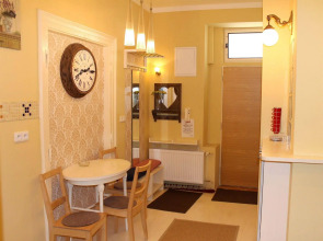 Alice Apartment House