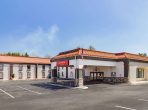 Ramada by Wyndham Hendersonville