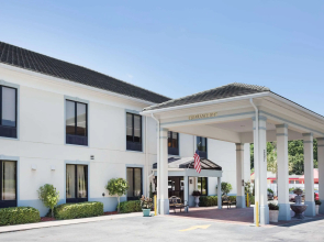 Baymont by Wyndham Savannah/Garden City