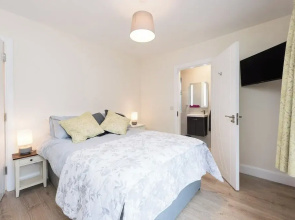 2br-sleeps4-parking-nearcork-6mintoairport