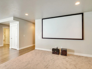 Lovely Walk-out Apt w/ Movie Screen: 20 Mi to Slc!