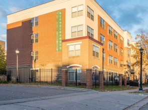 North Loop 1 BR Apt by Frontdesk