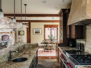 Peak 8 by Avantstay Spacious Modern Cabin w/ Hot Tub & Views