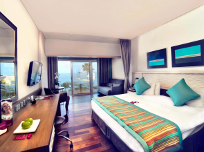Crowne Plaza Limassol by IHG