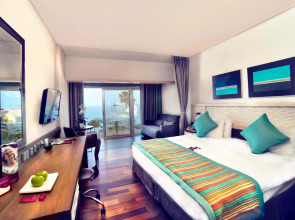 Crowne Plaza Limassol by IHG