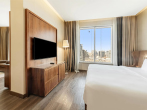 Отель Radisson Blu Hotel, Dubai Canal View