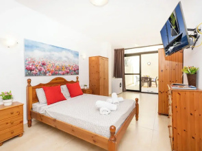 Sea Bliss Maisonette close to sea