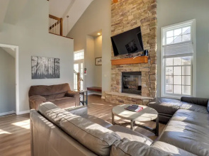 Hot Tub & Community Perks: Big Boulder Lake Escape