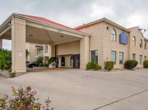 Motel 6 San Antonio, TX - Fiesta Trails