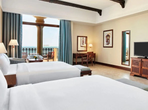 Курортный отель Sofitel Al Hamra Beach Resort