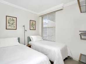 Sunny and Spacious Two Bdr Apt - SPF13