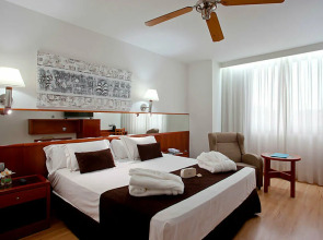 Отель Ilunion Les Corts Spa