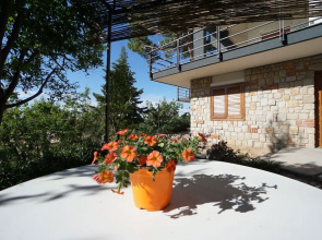 Nut House Apartment Near the sea in a Villa With Garden