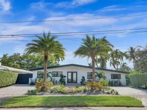 New Pool House 3-bedroom Home Victoria Park