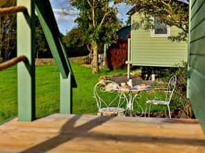 Tranquil Shepherds Hut With Stunning Views, No Deposit